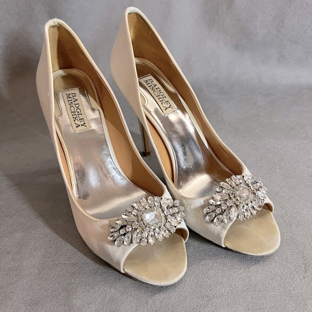 Badley Mischka Ivory Crystal Peep Toe Heels sz 8